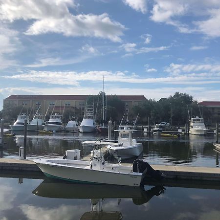 Отель La Quinta By Wyndham Charleston Riverview Экстерьер фото