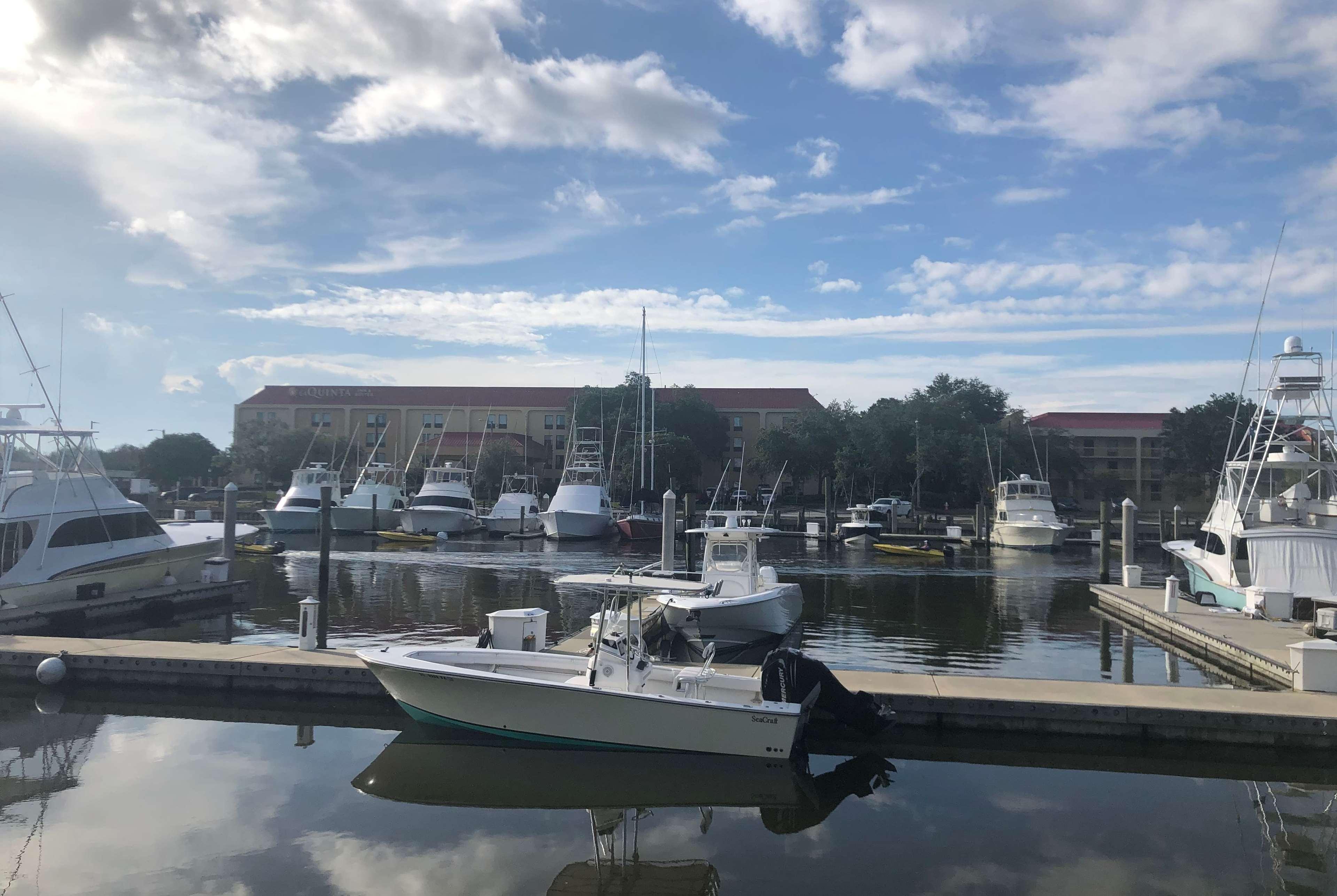 Отель La Quinta By Wyndham Charleston Riverview Экстерьер фото